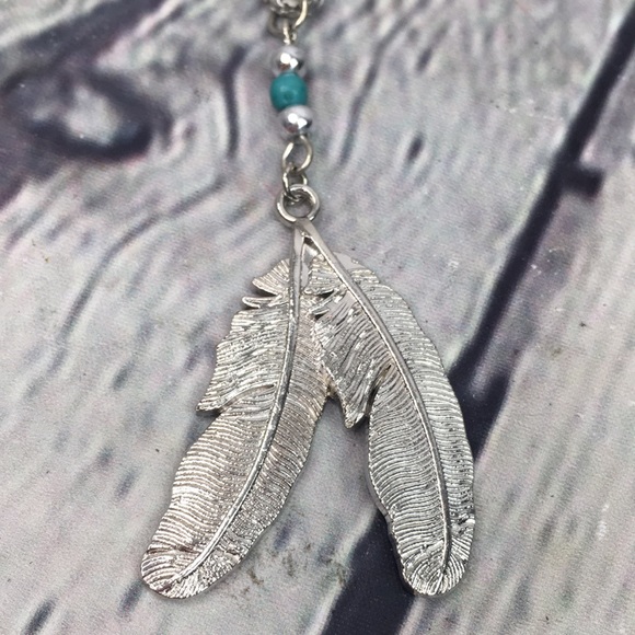 unbranded Jewelry - 5/$25 Artsy silver tone double leaf chain long